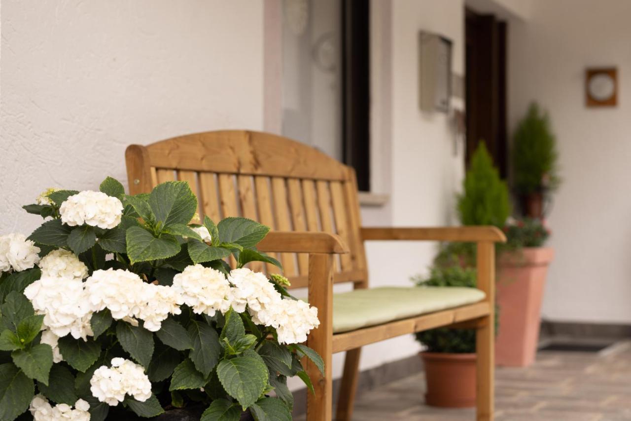 Pension Margreth Riffian Exterior foto
